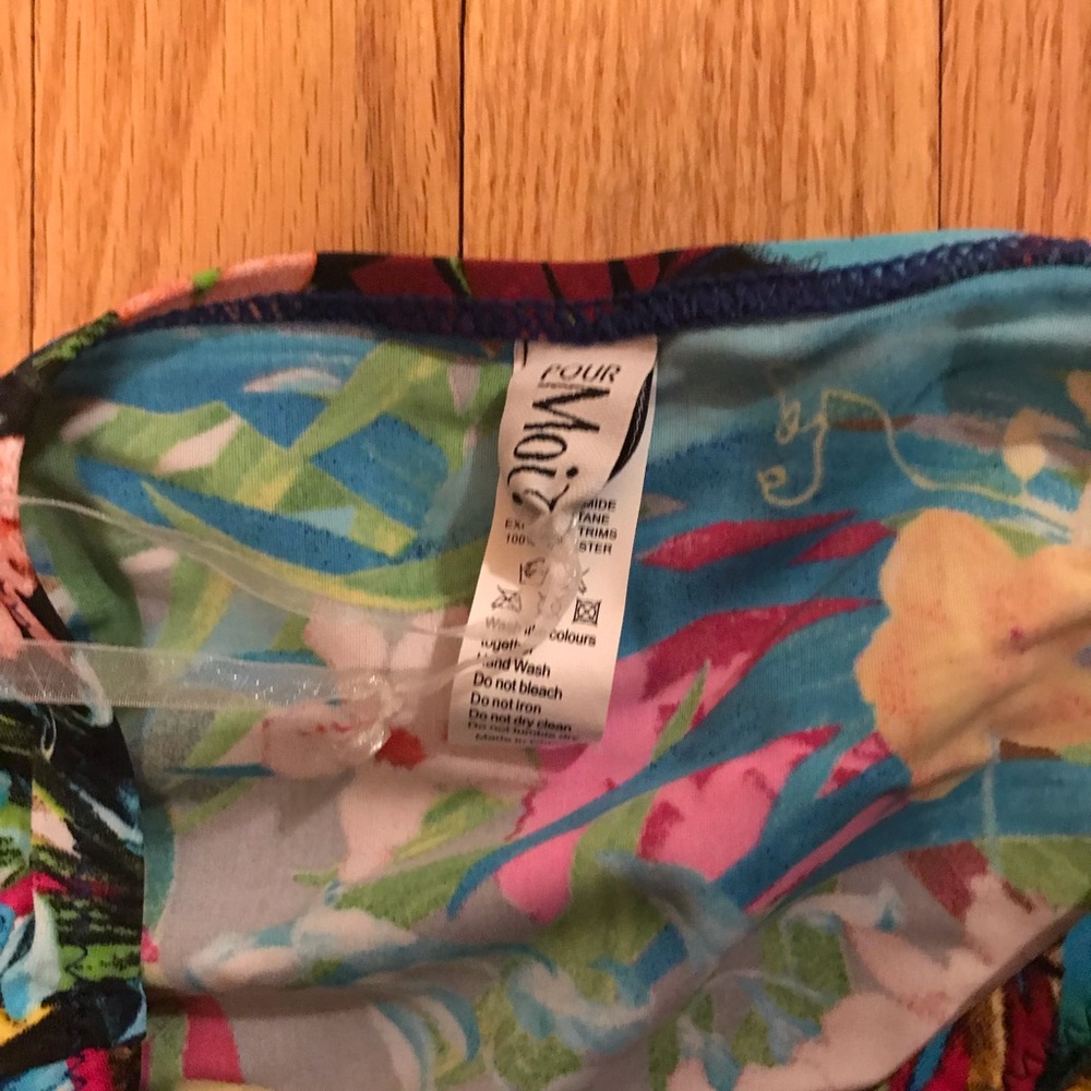 Swim suits - Picture 4 of 5